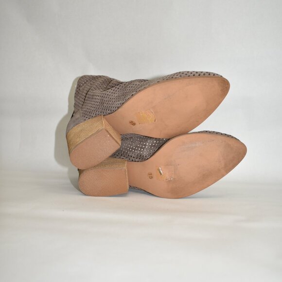 $180 JEFFREY CAMPBELL JANELLE TAUPE LASER CUT BOOTIE SLOUCHY SUEDE 7.5 (TPO14) - Picture 5 of 5